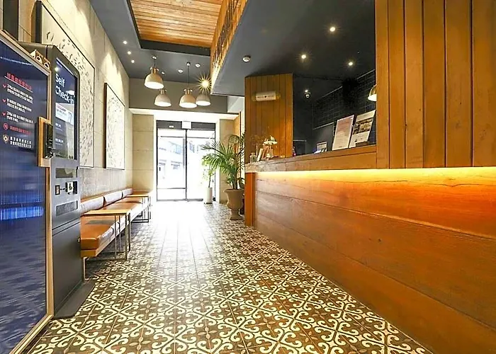 The Hound Hotel 2*