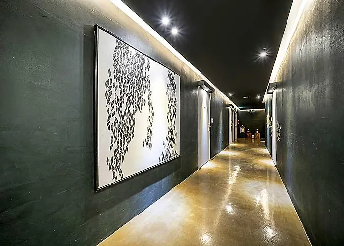 Hotel The Hound 2*