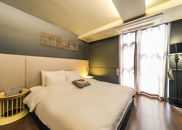 Hotel The Hound 2*