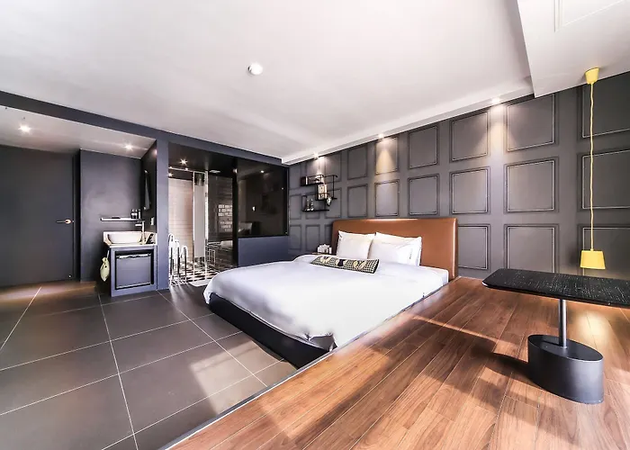 Hotel The Hound 2*